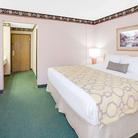 Baymont By Wyndham Traverse City Exterior photo