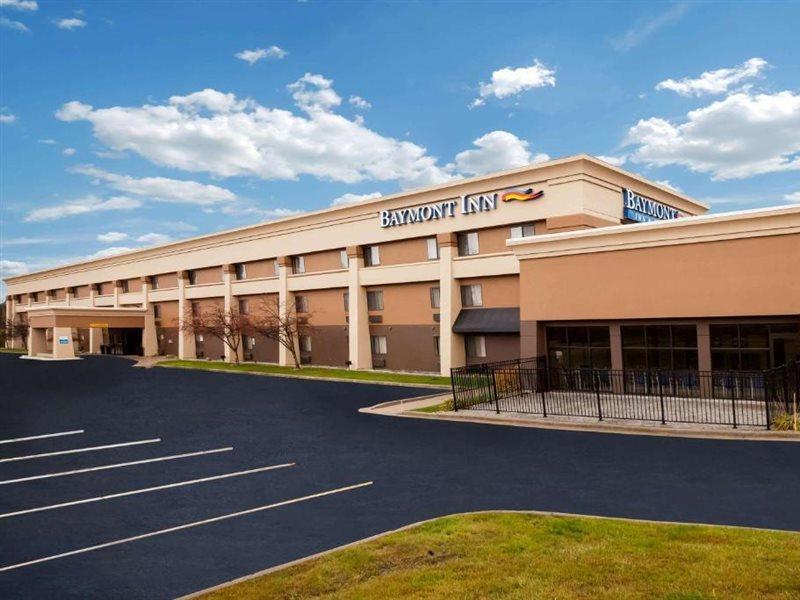 Baymont By Wyndham Traverse City Exterior photo