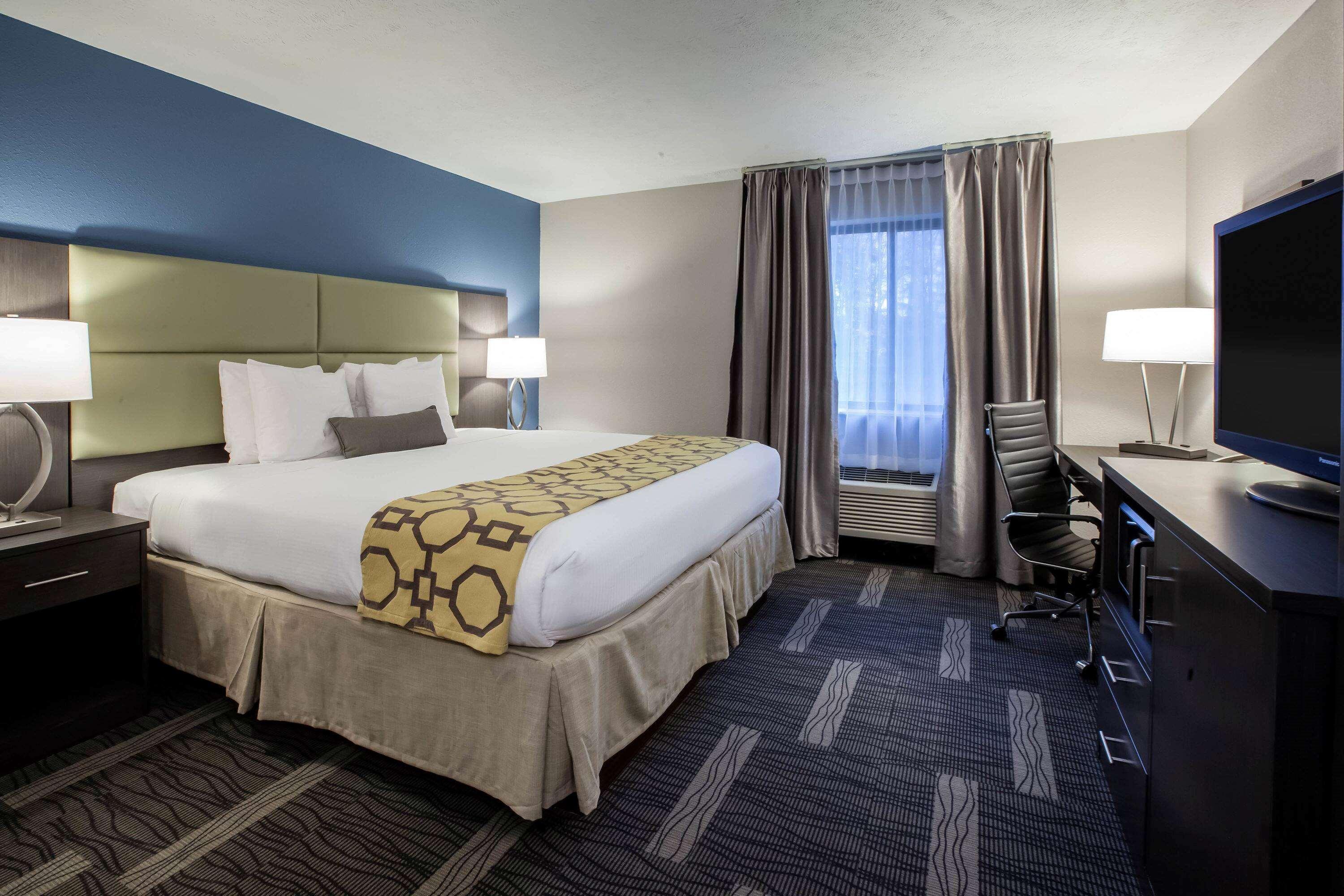 Baymont By Wyndham Traverse City Exterior photo