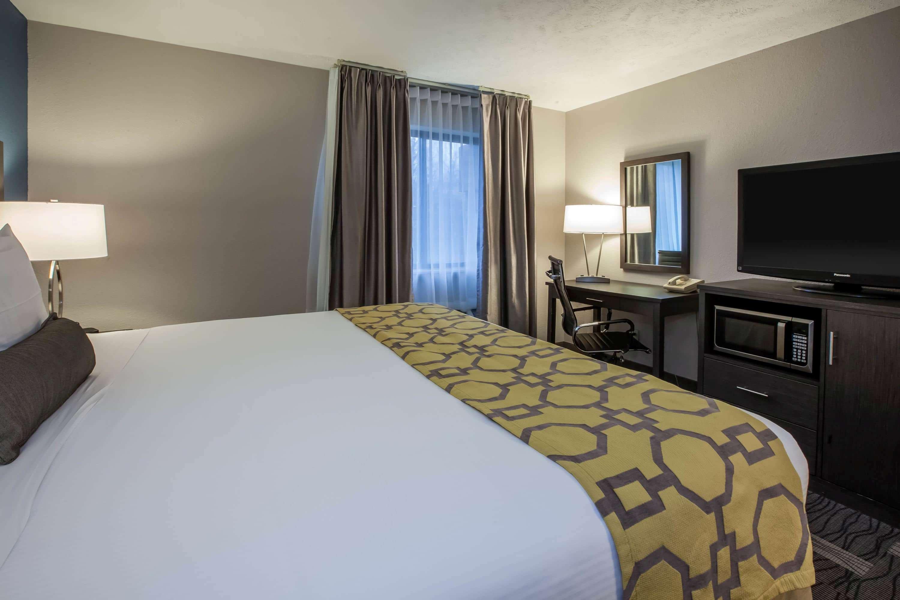 Baymont By Wyndham Traverse City Exterior photo
