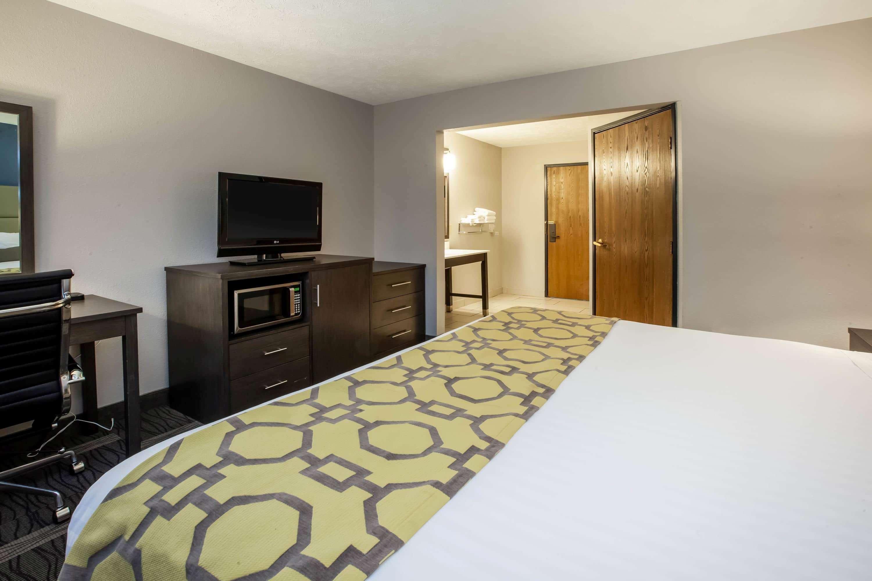 Baymont By Wyndham Traverse City Exterior photo