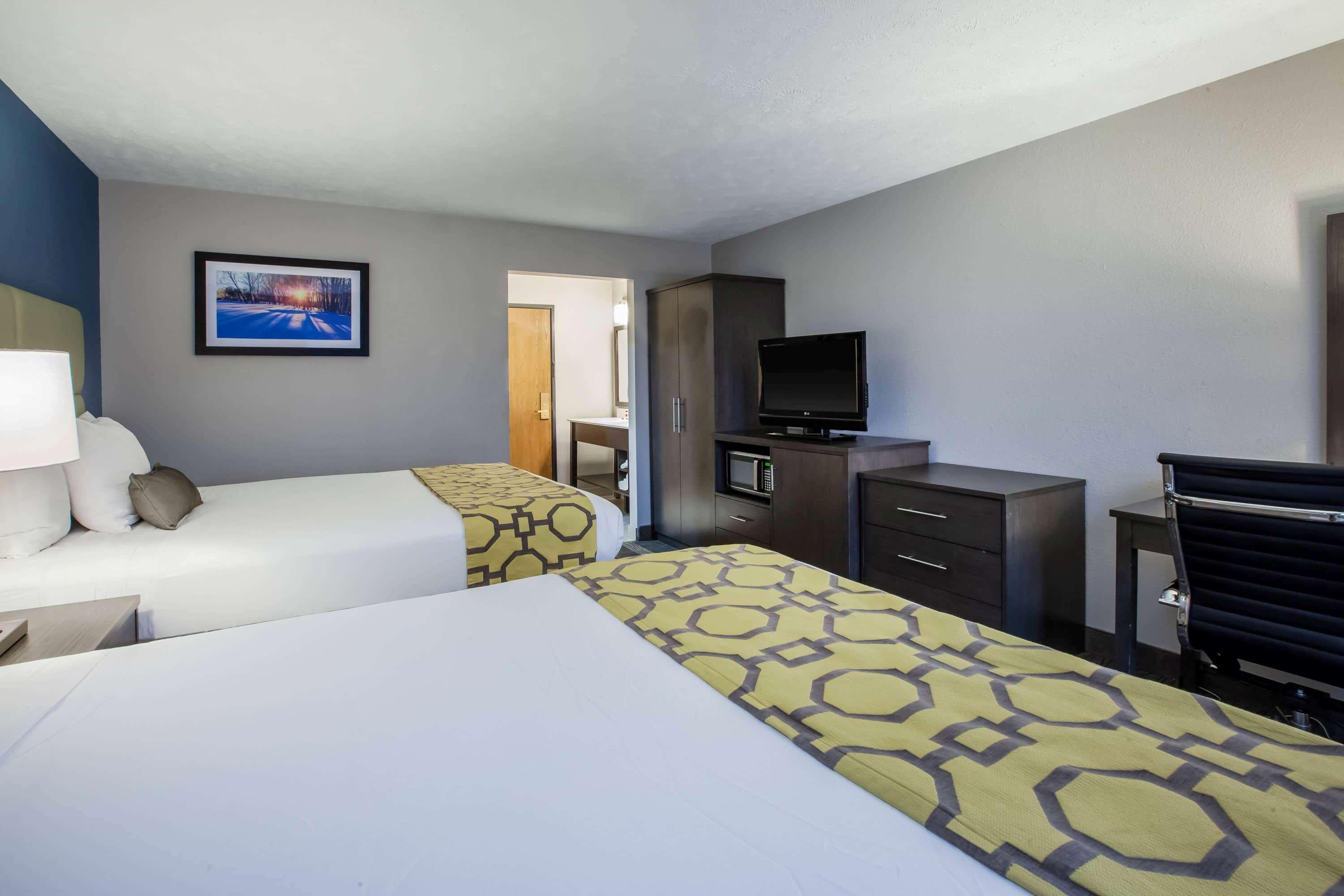 Baymont By Wyndham Traverse City Exterior photo
