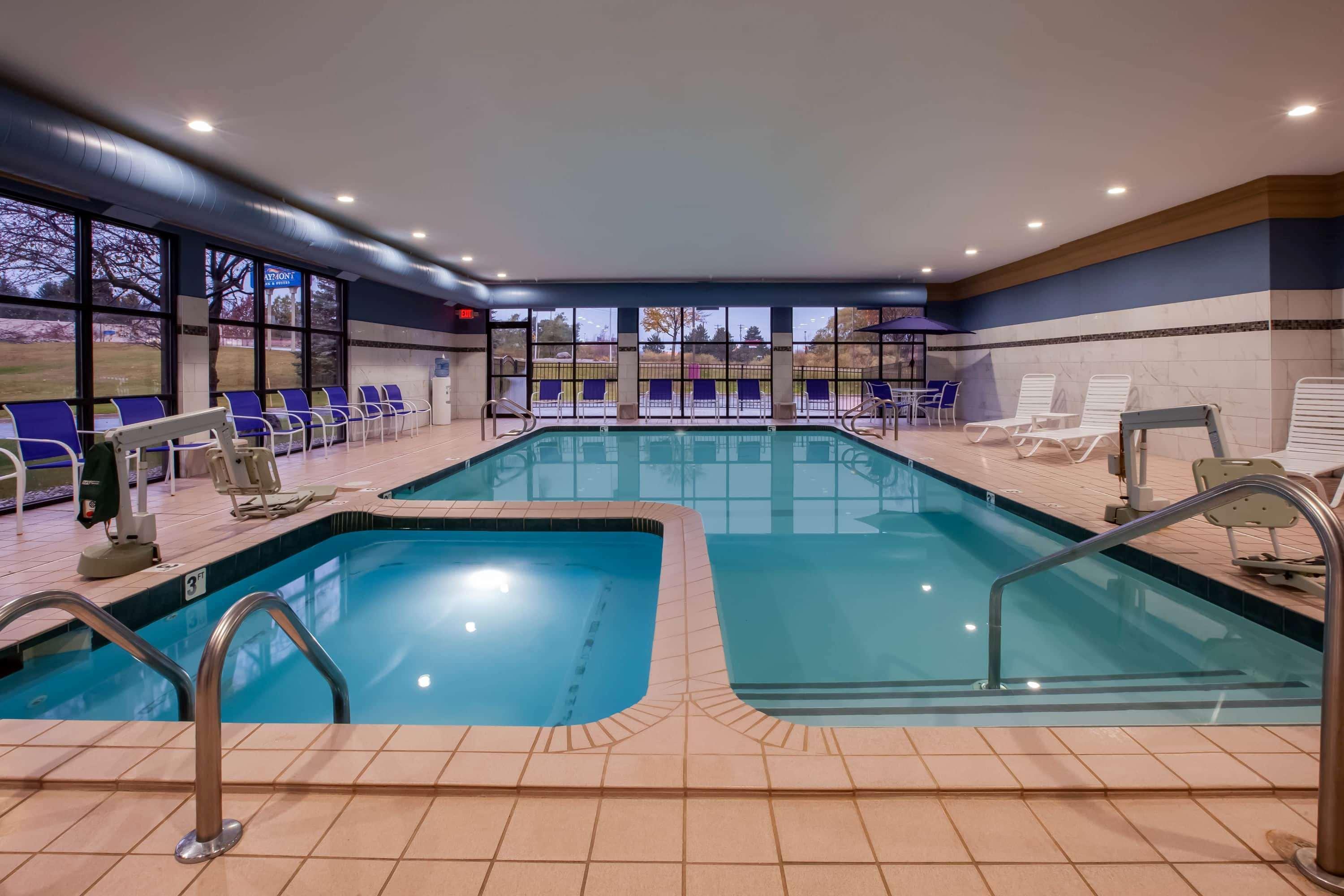 Baymont By Wyndham Traverse City Exterior photo