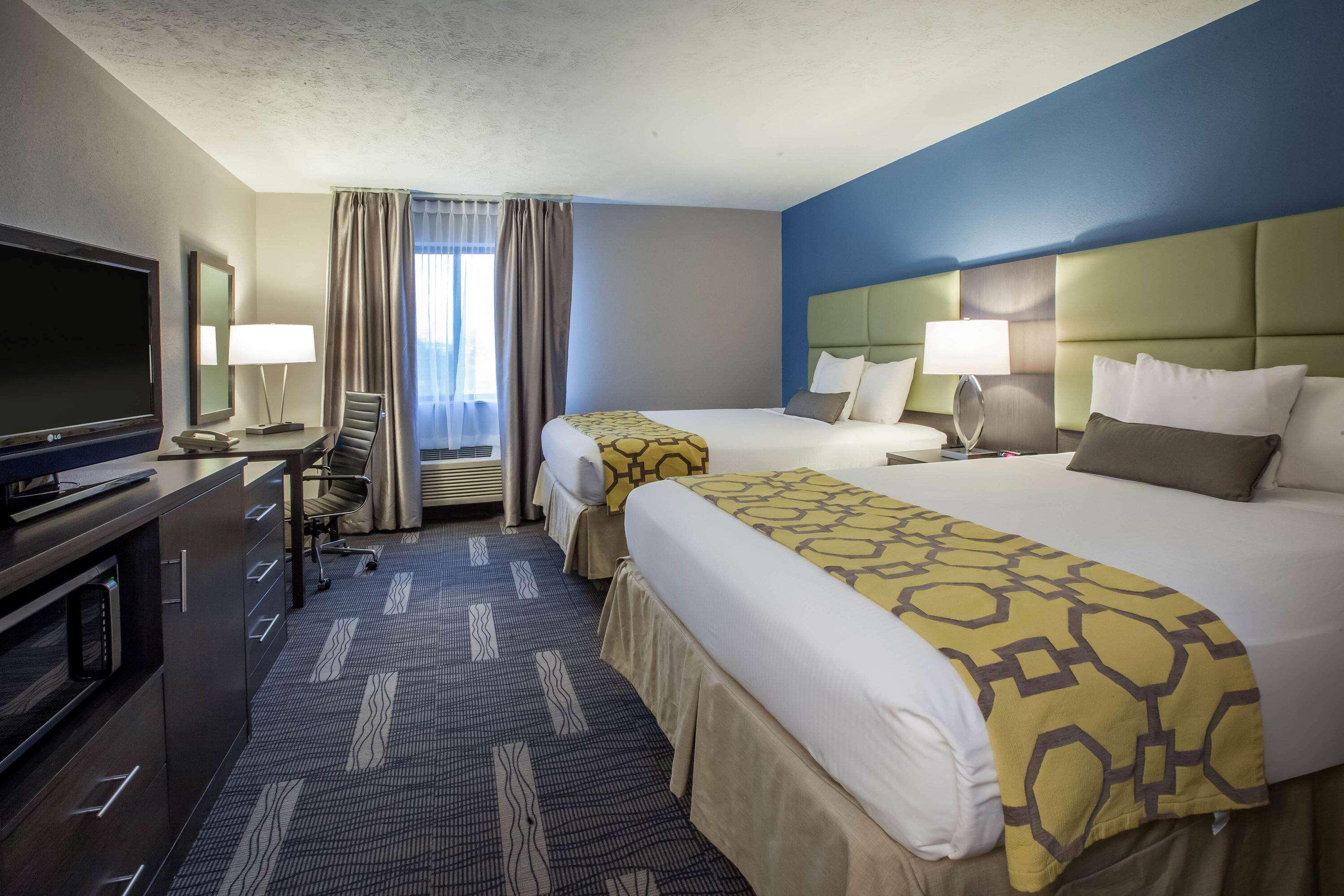 Baymont By Wyndham Traverse City Exterior photo