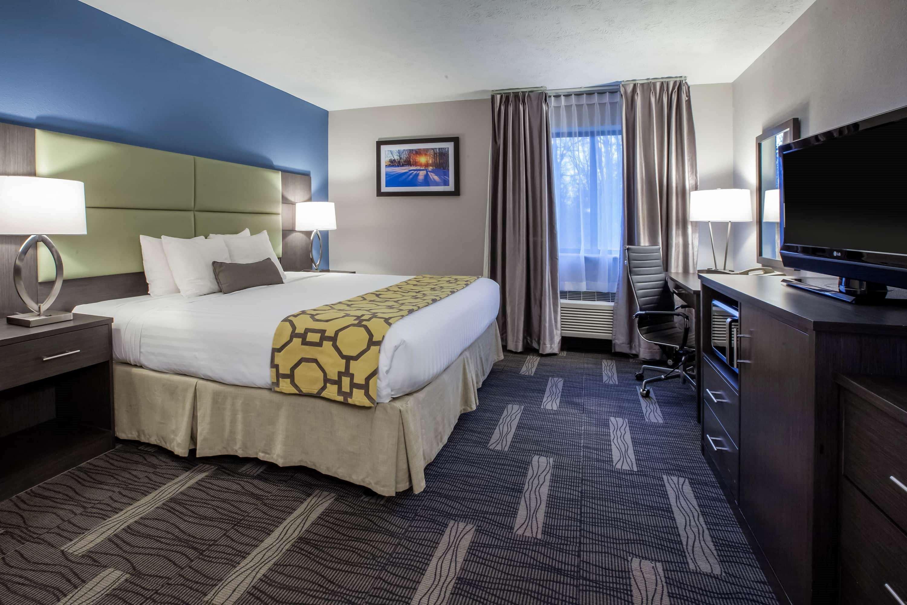 Baymont By Wyndham Traverse City Exterior photo